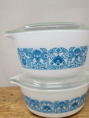 Set Of 2 PYREX Blue And White Casserole Dishes w Lids